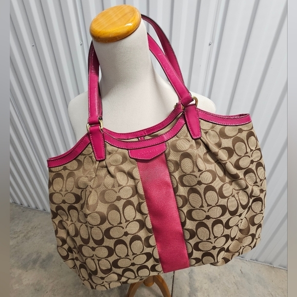 COACH BAG X-LARGE TOTE JACQUARD C with Hot Pink Vinyl 18" w x 11.5" L - Picture 13 of 14